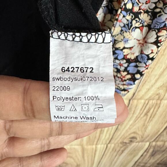 SHEIN Curve Lantern Sleeve Floral Bodysuit - Picture 7 of 8